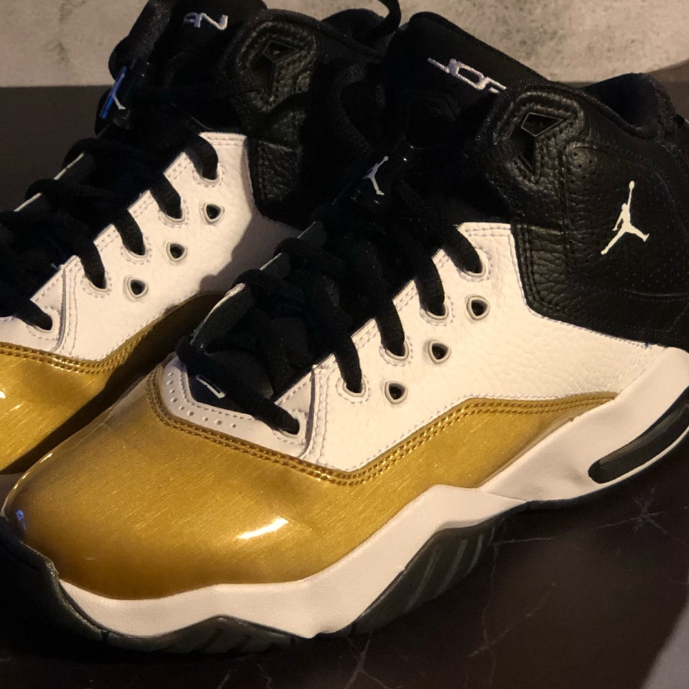 Sneakers( Jordan’s